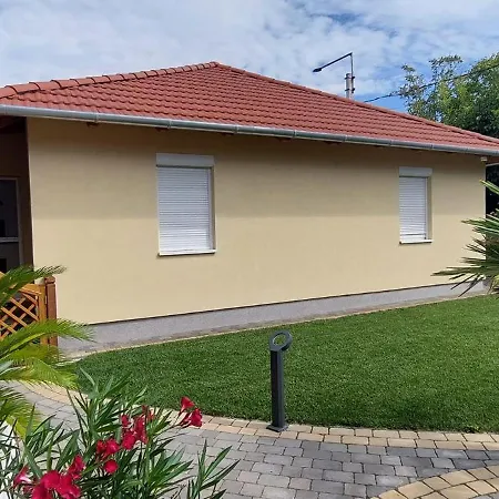 Lexi Guesthouse with EVcharger Balatonboglár *