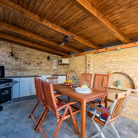 Lexi Guesthouse with EVcharger Balatonboglár