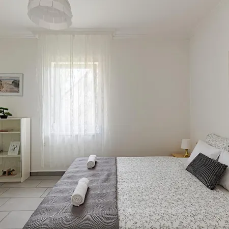 Lexi With Evcharger Балатонбоглар