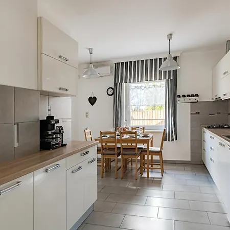 Apartamento Lexi Guesthouse with EVcharger Balatonboglár