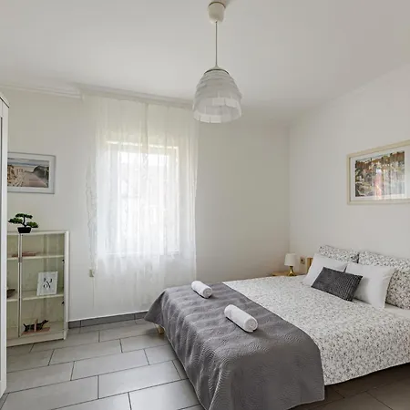 Lexi Guesthouse with EVcharger Balatonboglár *